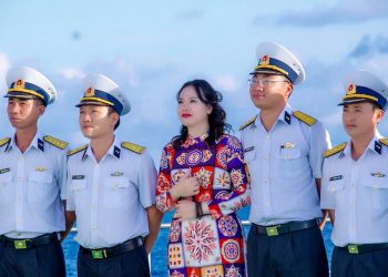 Ca sỹ Thanh Nga : Đến với Trường Sa bằng tất cả tình yêu và đam mê