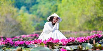 Hot girl Lê Nguyệt Anh gây thương nhớ trong bộ ảnh bên dòng suối Yến