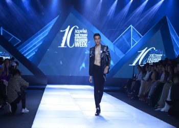 Mạc Trung Kiên mở màn Aquafina Tuần lễ Thời trang Quốc tế Việt Nam 2019