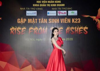 Cô nàng cựu sinh viên Học viện Ngân Hàng Đỗ Thu Thảo Nguyên đẹp “hút hồn” trong chương trình “Chào tân sinh viên K23”