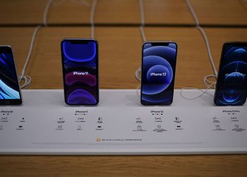 Apple lần đầu kiếm hơn 100 tỷ USD một quý