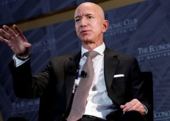 Vì sao tỷ phú Bezos thôi chức giám đốc điều hành của Amazon?