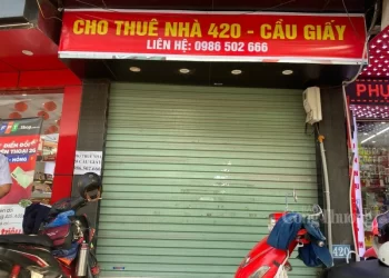 Những cửa hàng nằm trên các con phố sầm uất "đắt khách" thuê trước đây giờ đồng loạt trong tình trạng đóng cửa