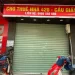 Những cửa hàng nằm trên các con phố sầm uất "đắt khách" thuê trước đây giờ đồng loạt trong tình trạng đóng cửa